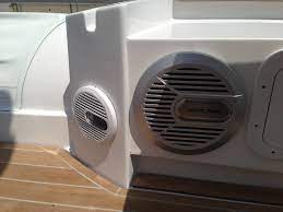 Come scegliere e installare l'impianto audio perfetto per la tua imbarcazione: guida completa